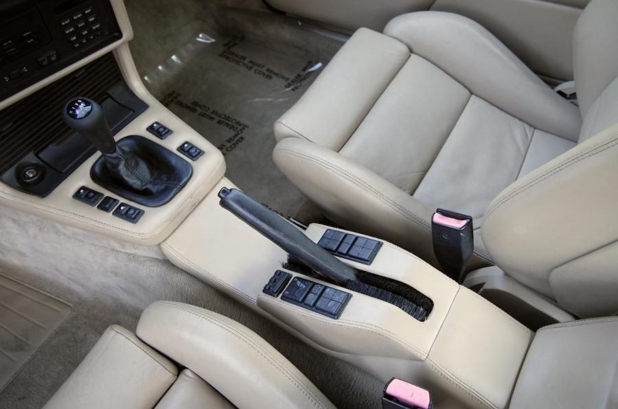 Детали интерьера BMW M6 (E24) 1988 года  (NA) (фото 49 из 158)